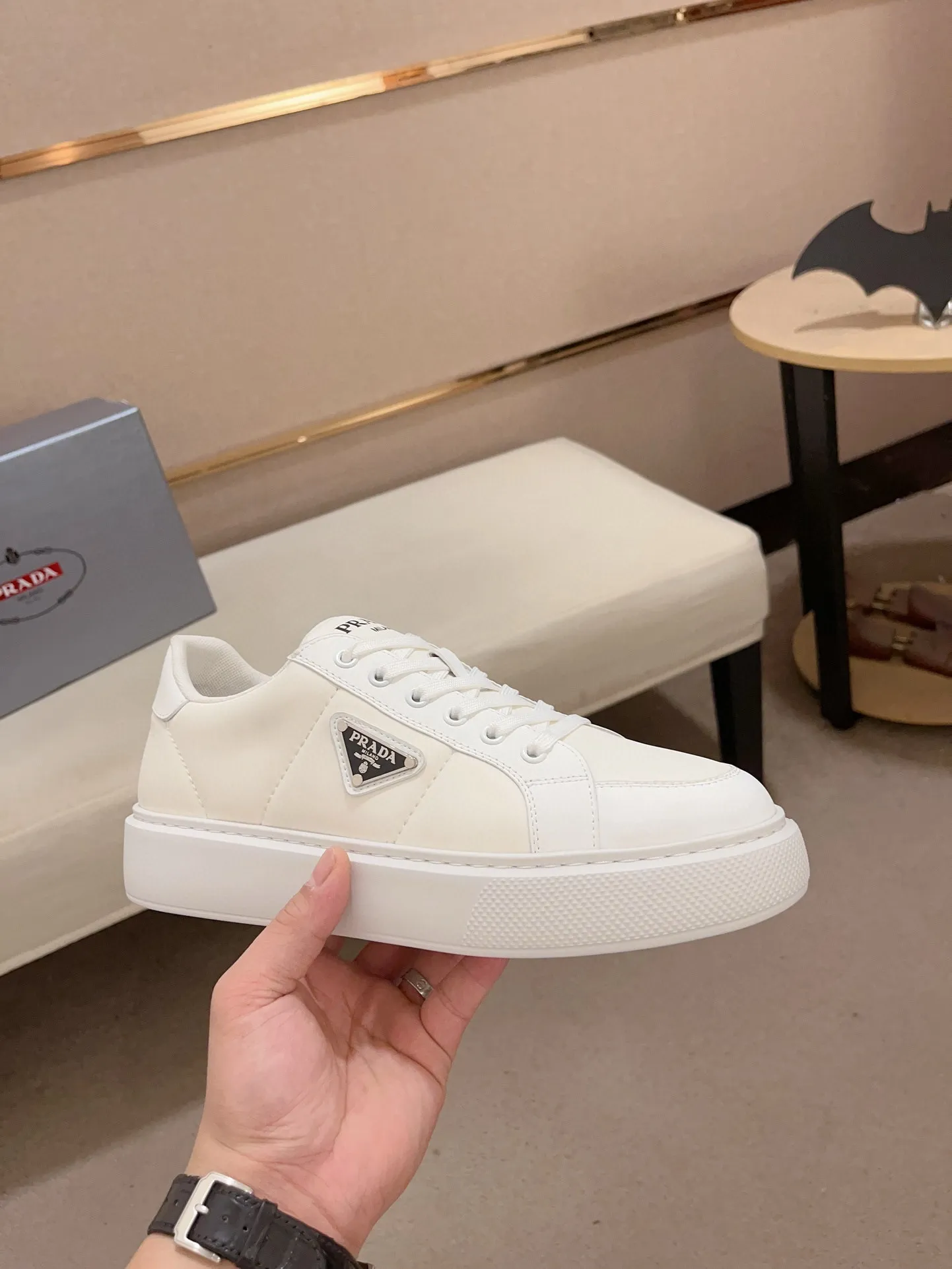 Factory price 580💰 ✔️✔️✔️High version High-quality new Prada (Prada) counters are on the market at the same time. The new men's shoes and 😘fabrics are selected from first-layer cowhide and are made by pure handicrafts. Lining: Full cowhide lining. 👍🏿 High-end ☄️ air-cushion molded anti-slip rubber outsole, exquisite lines, simple and elegant, comfortable and high-end for leisure travel. Code number: 38 to 44 (45 can be customized)